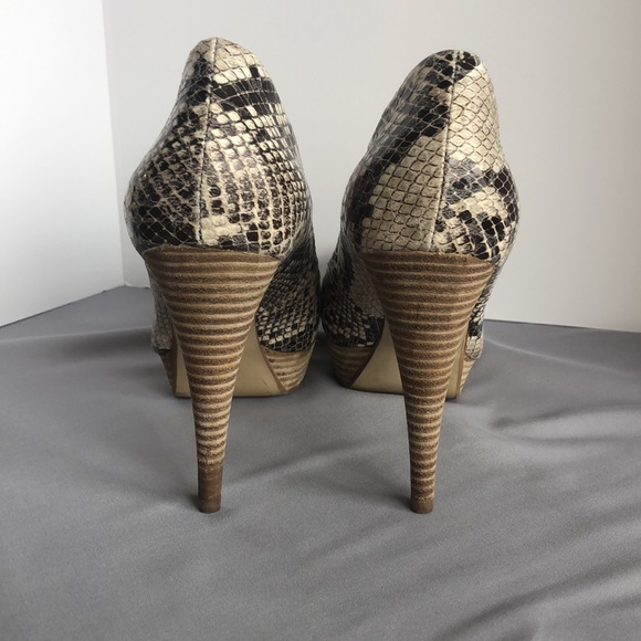 Guess Snake Skin Print High Heel Shoes Womens Size 7.5 - Picture 4 of 8